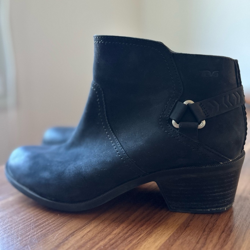 Teva Booties Black Size 10 / 41 EUC side zip